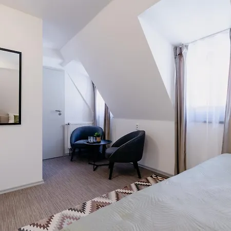 Parkan 125 Bed & Breakfast 3*